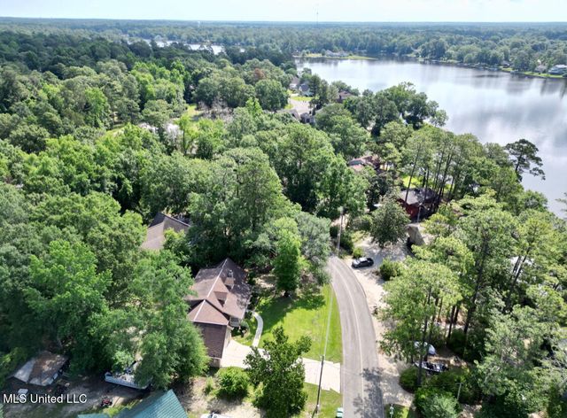 508 W Lakeshore Drive, Carriere, MS 39426
