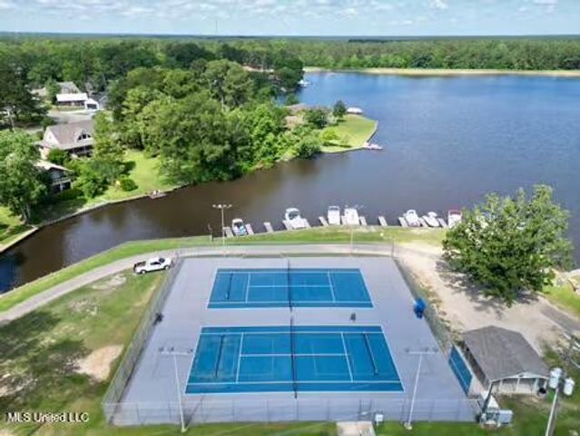 508 W Lakeshore Drive, Carriere, MS 39426