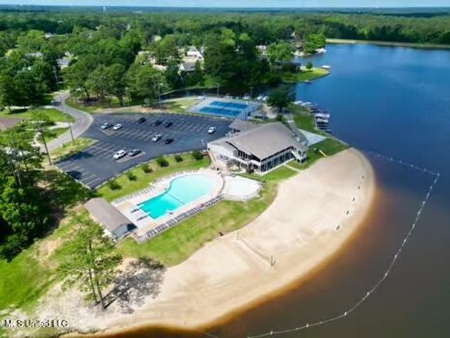 508 W Lakeshore Drive, Carriere, MS 39426
