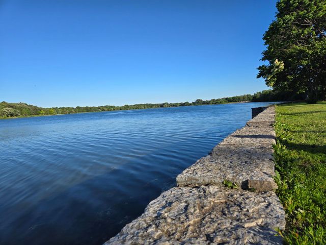 1844 E Shore Drive, Maplewood, MN 55109