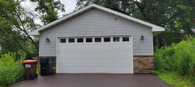1844 E Shore Drive, Maplewood, MN 55109