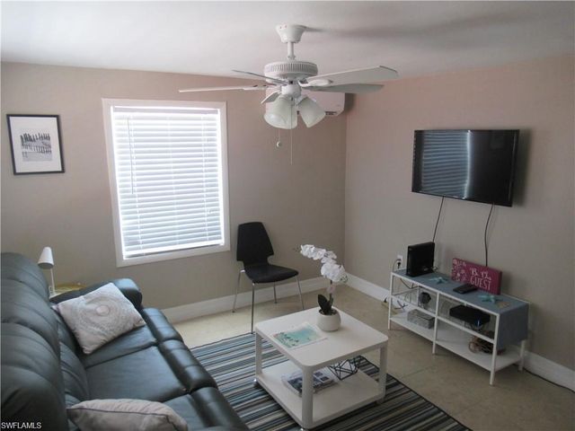 778 107th AVE N B, Naples, FL 34108