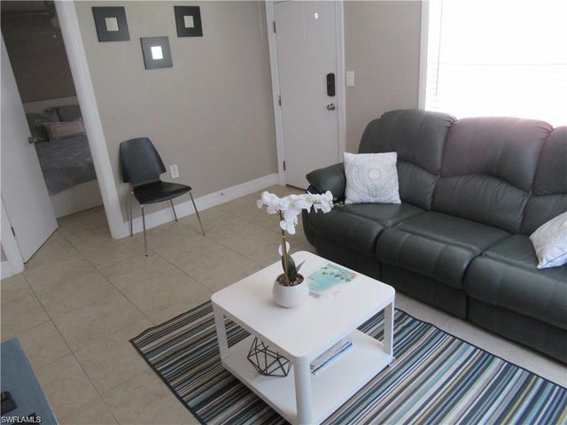 778 107th AVE N B, Naples, FL 34108
