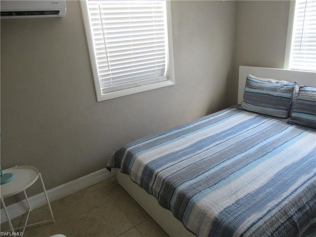 778 107th AVE N B, Naples, FL 34108