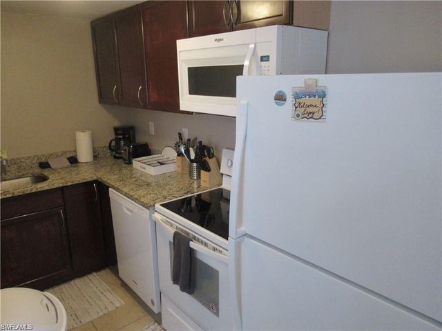 778 107th AVE N B, Naples, FL 34108