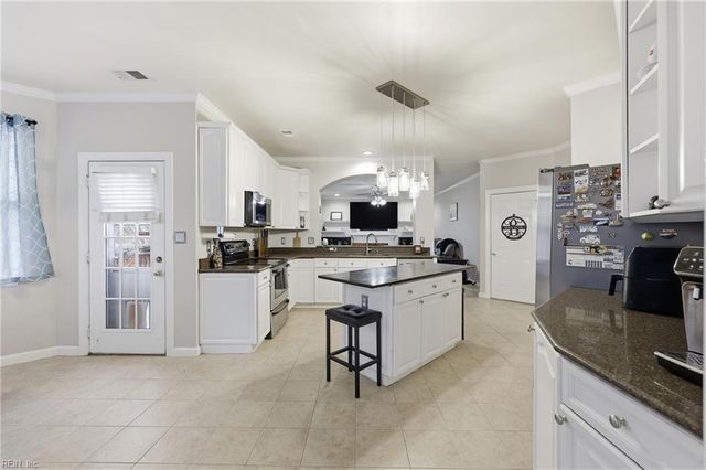 1501 James LNDG, Chesapeake, VA 23321