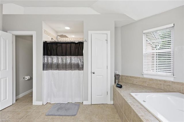 1501 James LNDG, Chesapeake, VA 23321