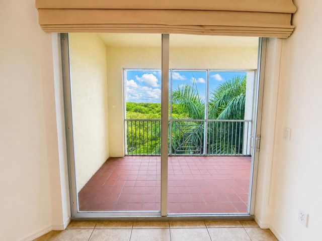 3600 Oaks Clubhouse Drive 501, Pompano Beach, FL 33069