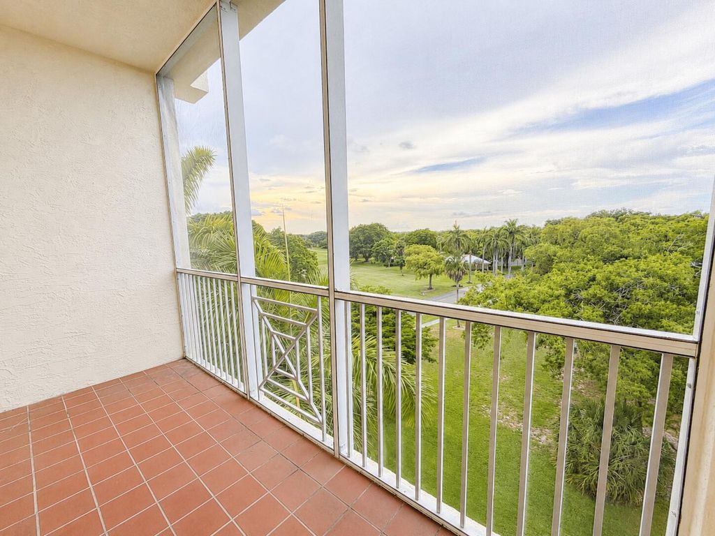 3600 Oaks Clubhouse Drive 501, Pompano Beach, FL 33069