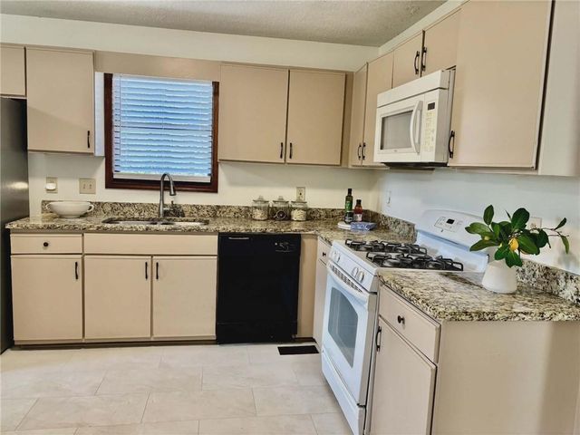 340 Farm Path, Roswell, GA 30075