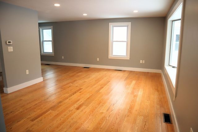 17 Maple St, Westford, MA 01886