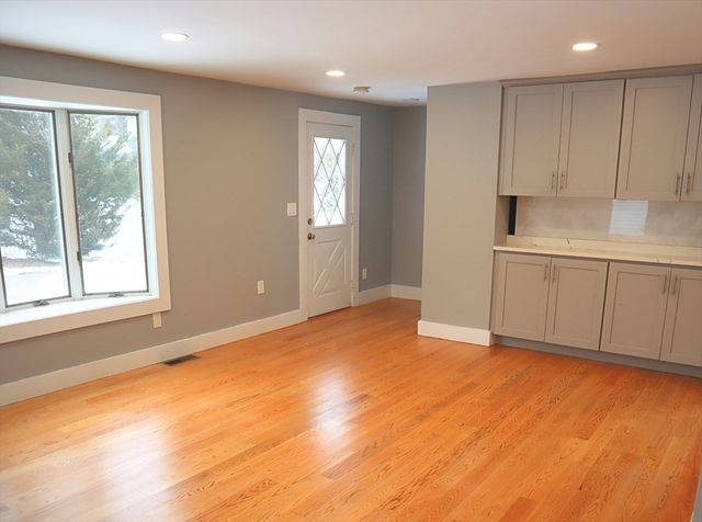 17 Maple St, Westford, MA 01886