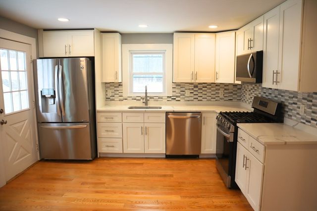 17 Maple St, Westford, MA 01886