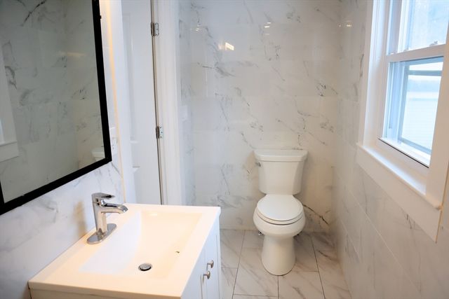 17 Maple St, Westford, MA 01886