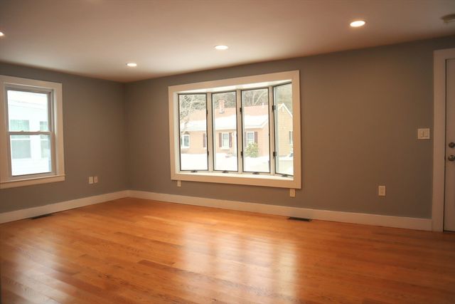 17 Maple St, Westford, MA 01886