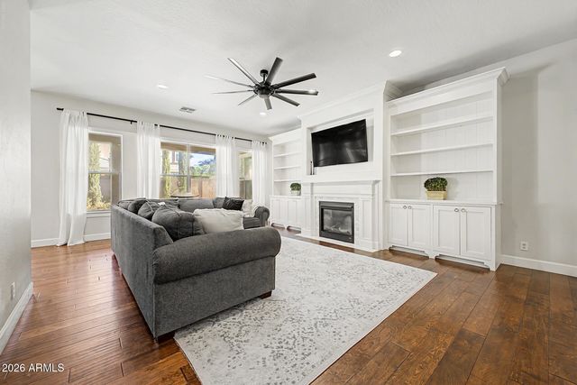 2975 E COMSTOCK Drive, Gilbert, AZ 85296