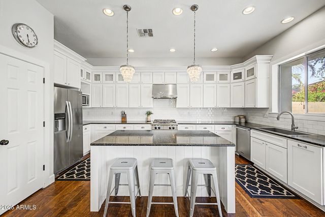 2975 E COMSTOCK Drive, Gilbert, AZ 85296