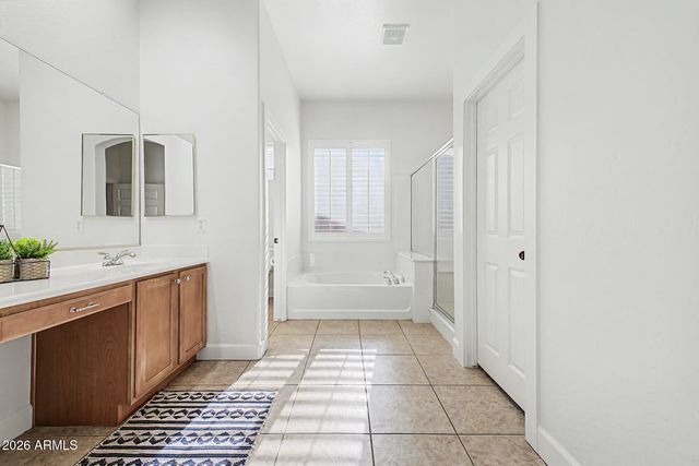 2975 E COMSTOCK Drive, Gilbert, AZ 85296
