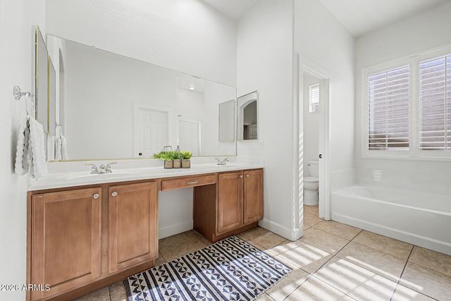 2975 E COMSTOCK Drive, Gilbert, AZ 85296