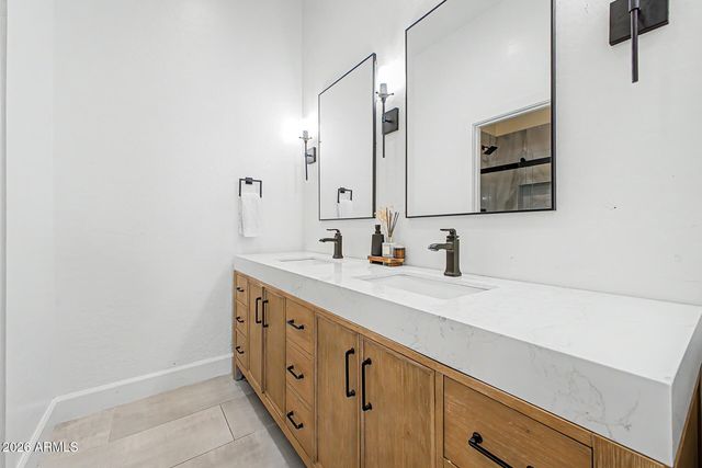 2975 E COMSTOCK Drive, Gilbert, AZ 85296