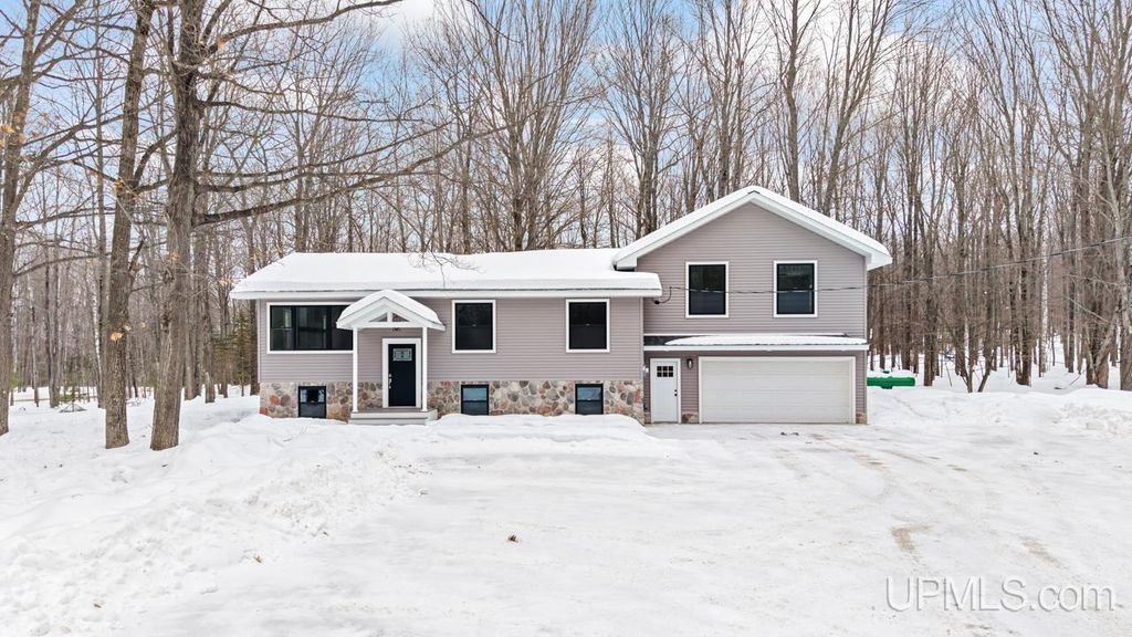 N3846 Traders Mine Road, Iron Mountain, MI 49801