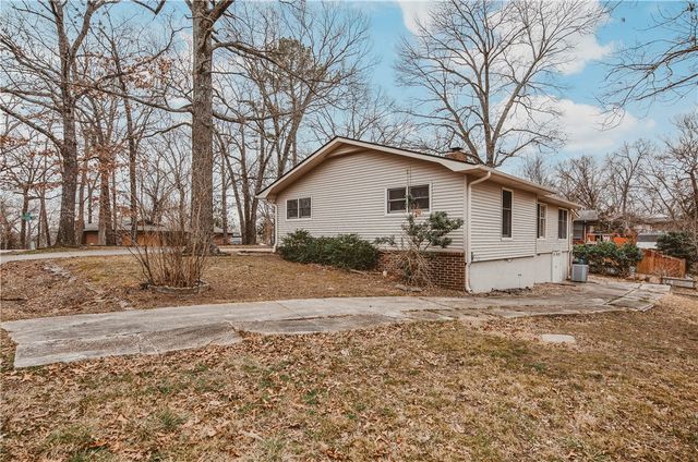 1 Basore Circle, Bella Vista, AR 72715