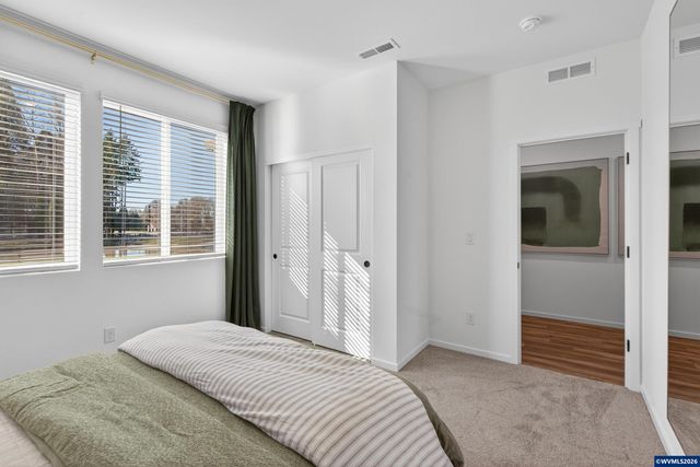 1065 Clemson St, Woodburn, OR 97071