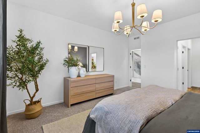 1065 Clemson St, Woodburn, OR 97071