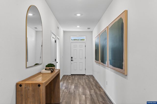 1065 Clemson St, Woodburn, OR 97071