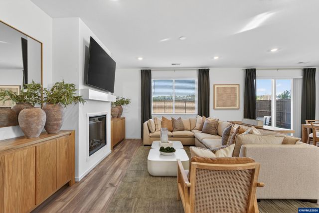 1065 Clemson St, Woodburn, OR 97071