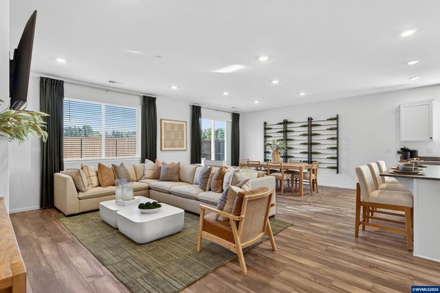 1065 Clemson St, Woodburn, OR 97071