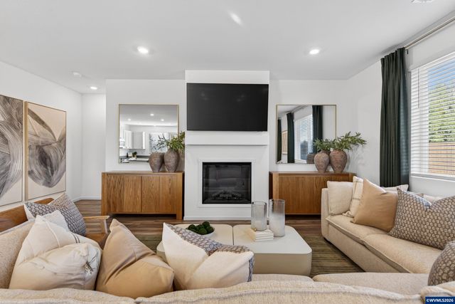 1065 Clemson St, Woodburn, OR 97071