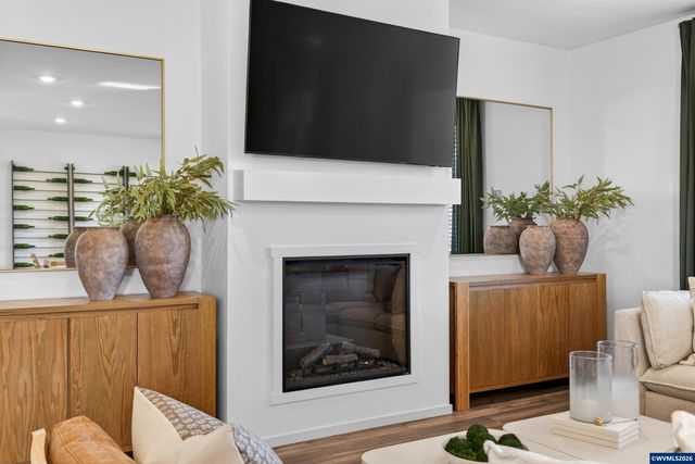 1065 Clemson St, Woodburn, OR 97071