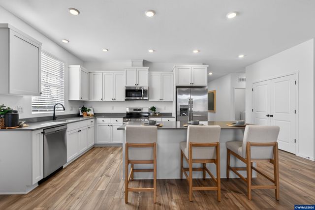 1065 Clemson St, Woodburn, OR 97071