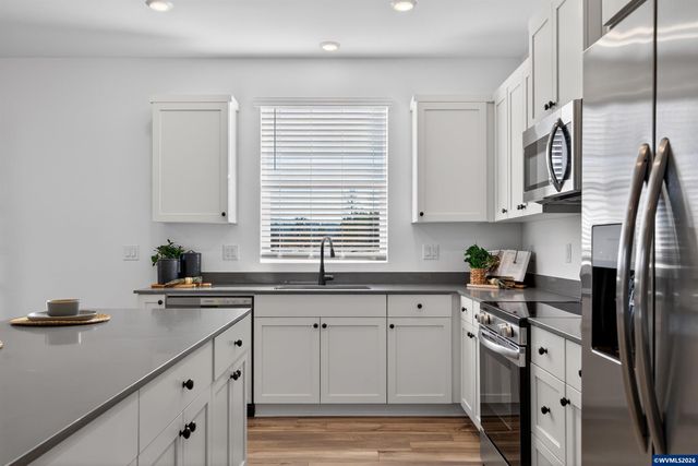 1065 Clemson St, Woodburn, OR 97071