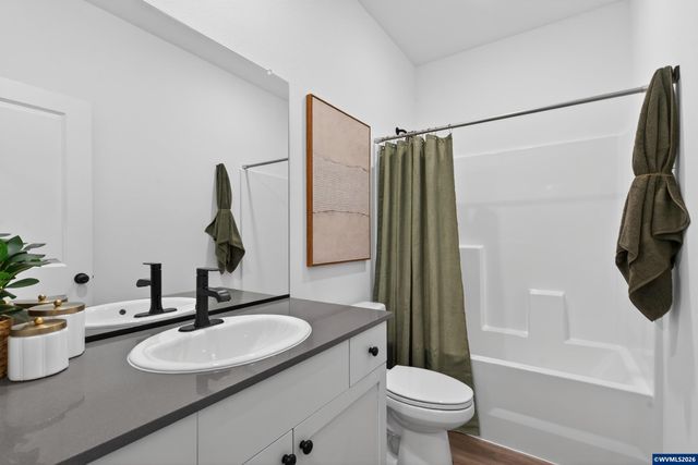 1065 Clemson St, Woodburn, OR 97071