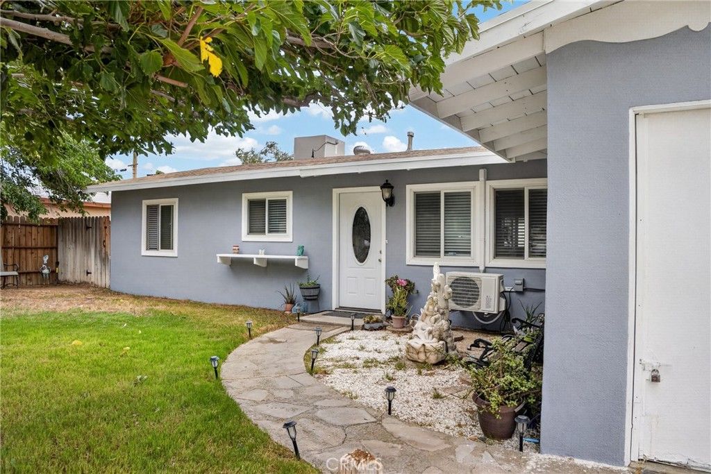 Image 2 of property listing at 15912 Rexroth Street, Mojave, CA 93501