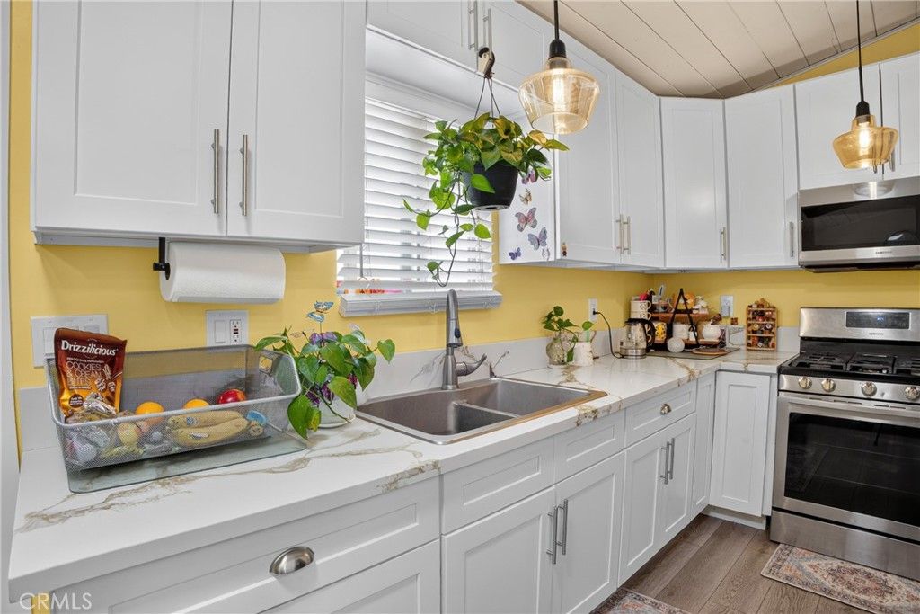 Image 5 of property listing at 15912 Rexroth Street, Mojave, CA 93501