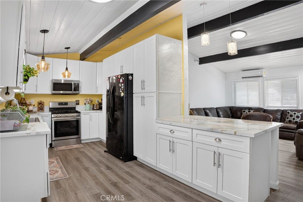 Image 6 of property listing at 15912 Rexroth Street, Mojave, CA 93501