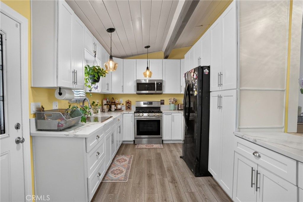Image 7 of property listing at 15912 Rexroth Street, Mojave, CA 93501