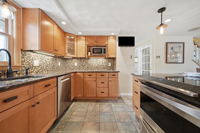 1 Summit Terrace, Peabody, MA 01960