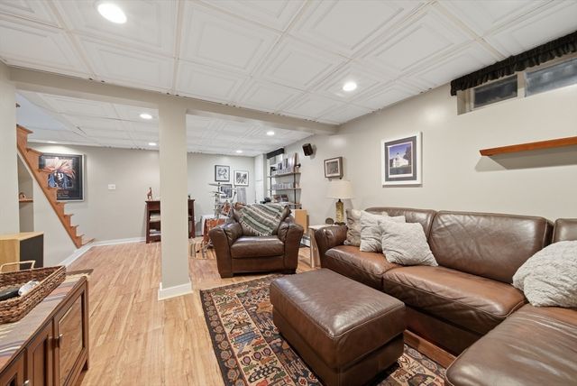 1 Summit Terrace, Peabody, MA 01960
