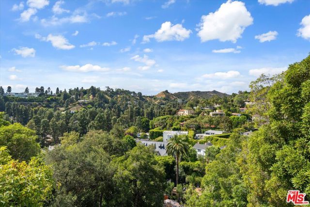 9422 Readcrest Drive, Beverly Hills, CA 90210