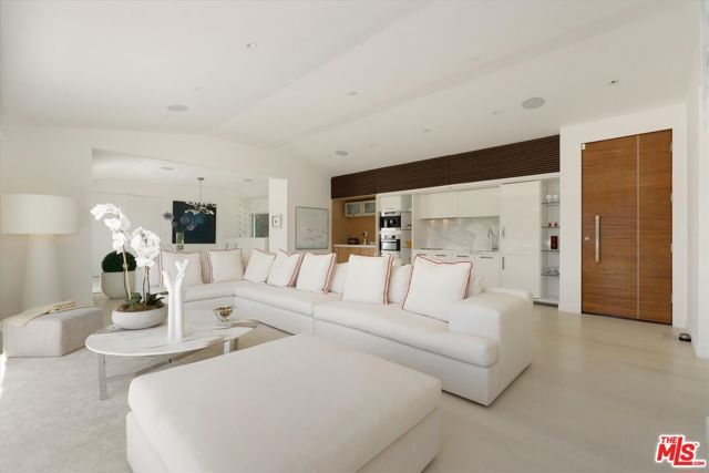 9422 Readcrest Drive, Beverly Hills, CA 90210