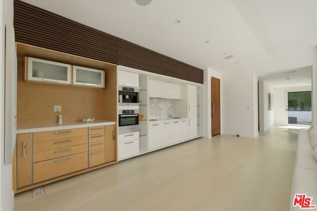 9422 Readcrest Drive, Beverly Hills, CA 90210