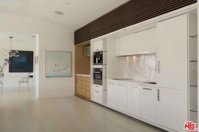 9422 Readcrest Drive, Beverly Hills, CA 90210