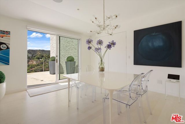 9422 Readcrest Drive, Beverly Hills, CA 90210