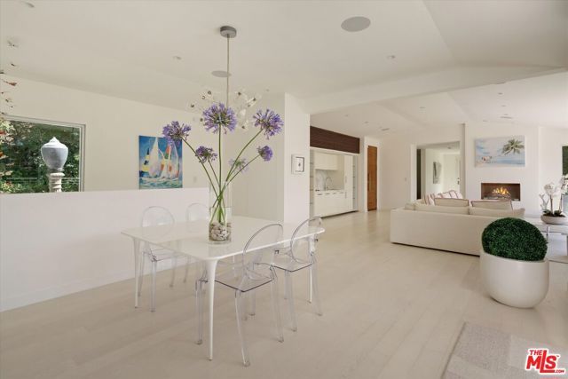 9422 Readcrest Drive, Beverly Hills, CA 90210