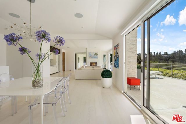 9422 Readcrest Drive, Beverly Hills, CA 90210