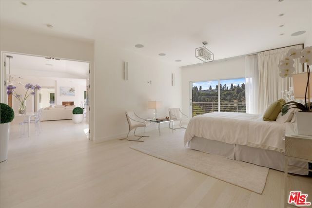 9422 Readcrest Drive, Beverly Hills, CA 90210